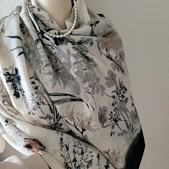 Dior Beige and Black Silk Scarf - Picture 4 of 9
